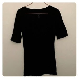 Fitted V-neck T